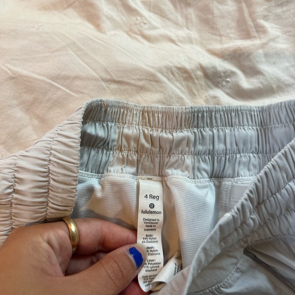 Lululemon rare hotty hot shorts - Picture 4 of 4